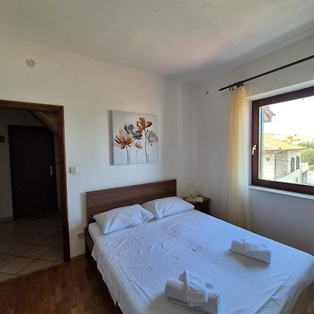 Villa Ela Postira Bagian luar foto