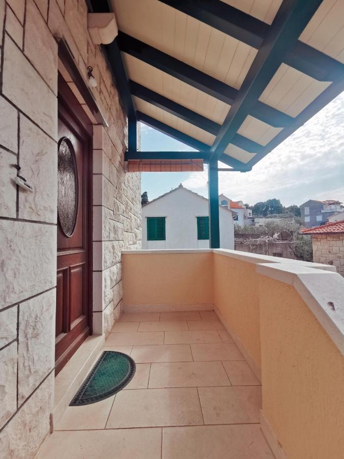 Villa Ela Postira Bagian luar foto