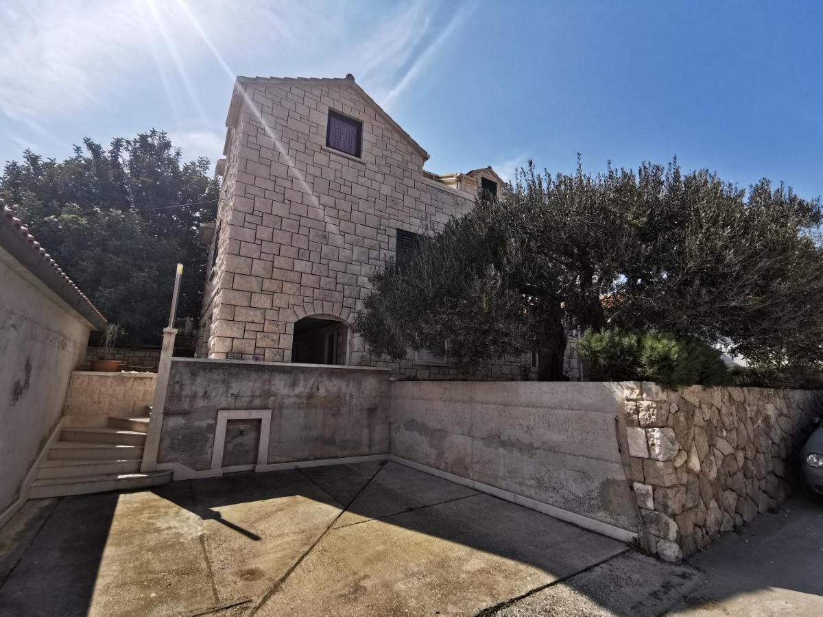 Villa Ela Postira Bagian luar foto
