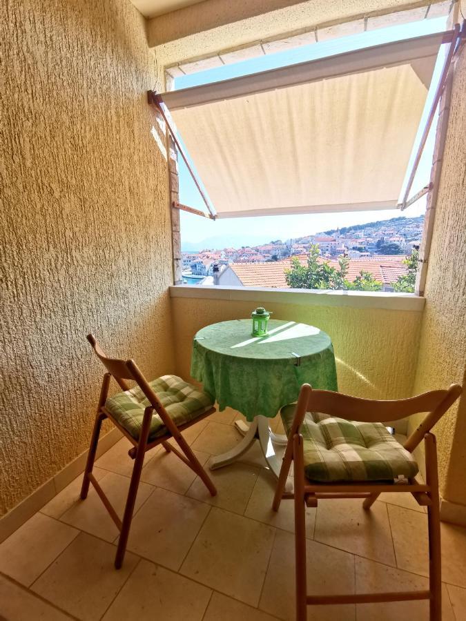 Villa Ela Postira Bagian luar foto