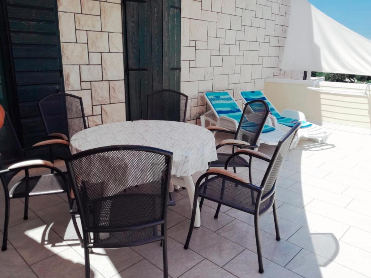 Villa Ela Postira Bagian luar foto