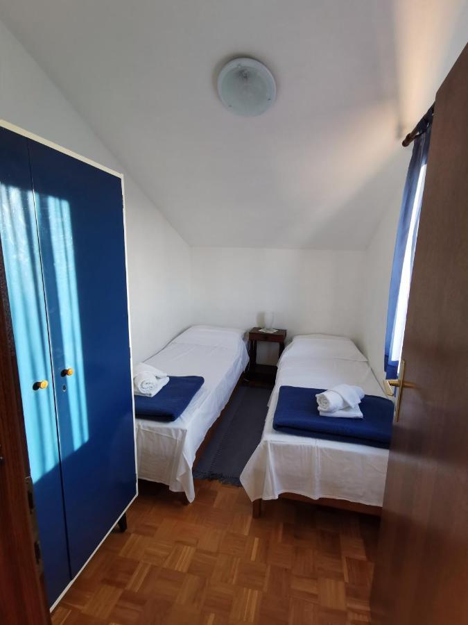 Villa Ela Postira Bagian luar foto