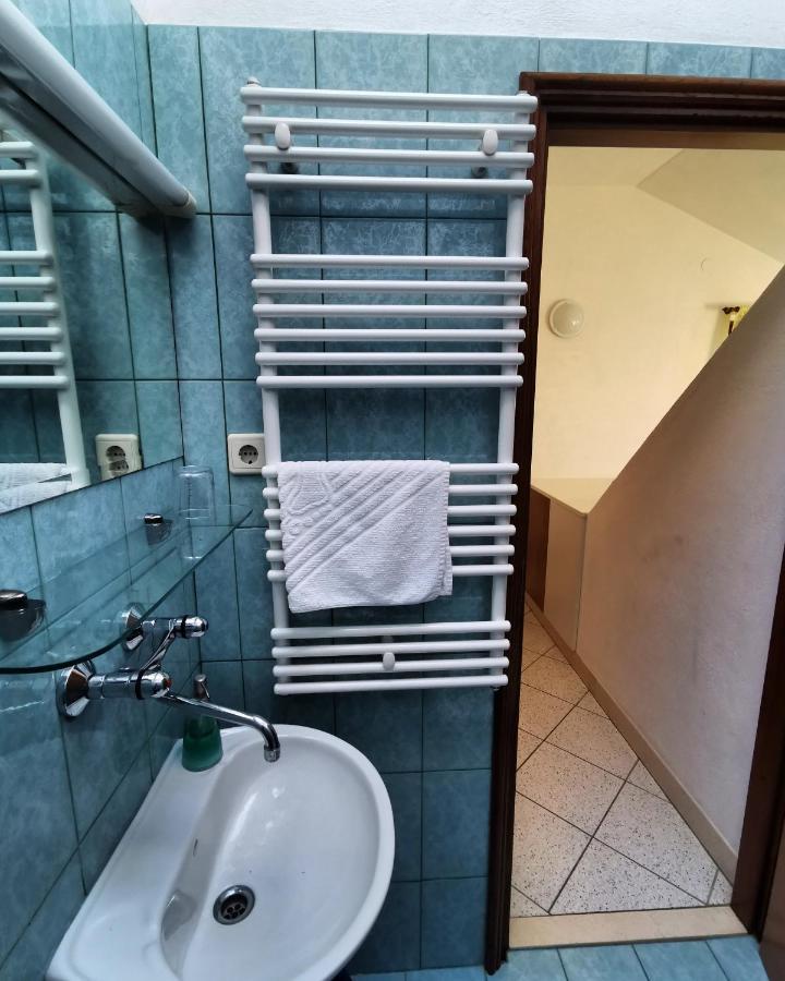 Villa Ela Postira Bagian luar foto