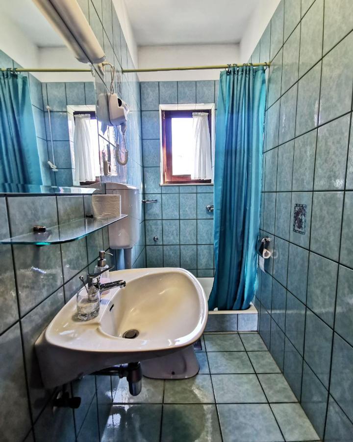Villa Ela Postira Bagian luar foto
