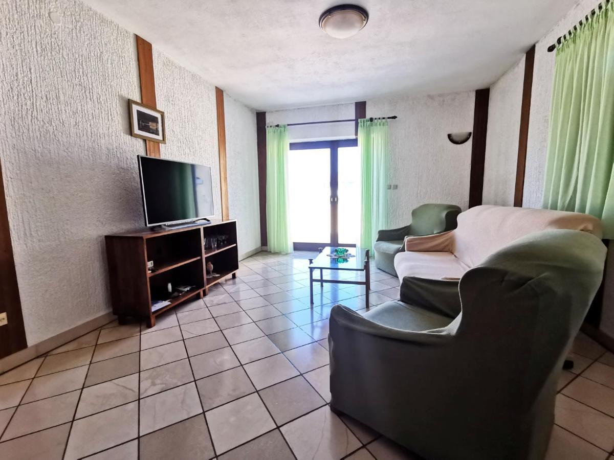 Villa Ela Postira Bagian luar foto